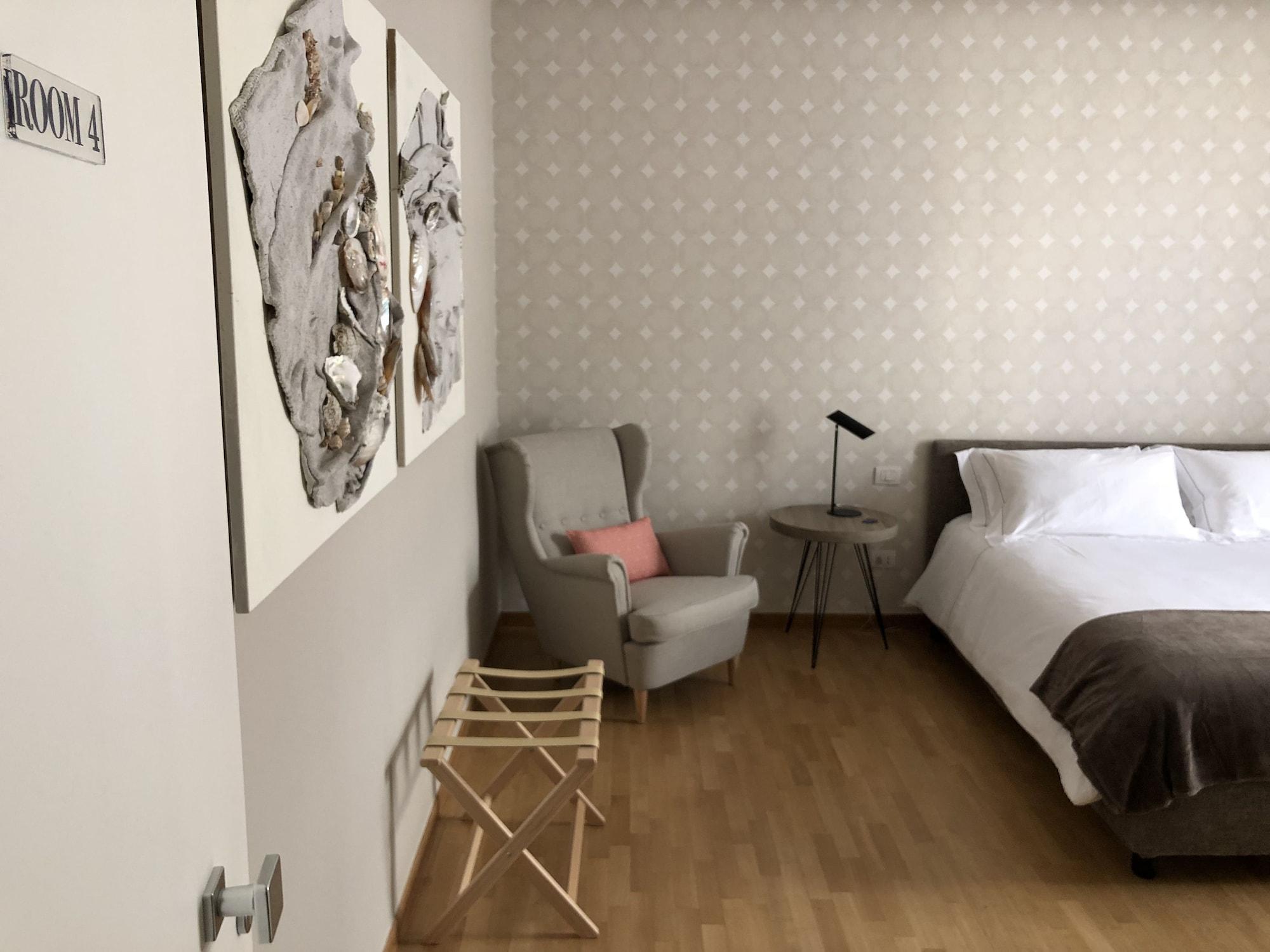 200 Rooms & Terrace Бари Экстерьер фото
